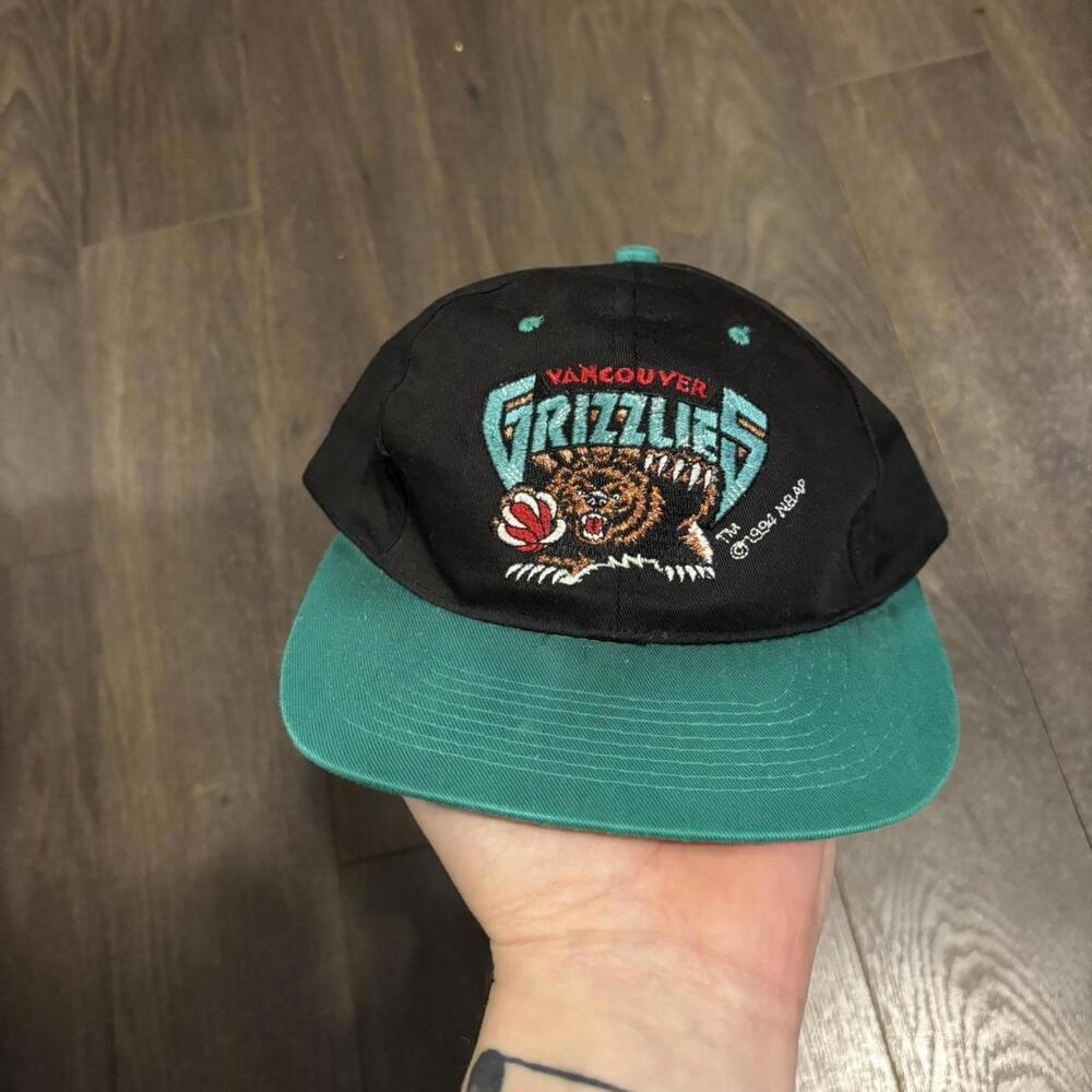 Vintage Vancouver grizzlies kids snap back hat 1994